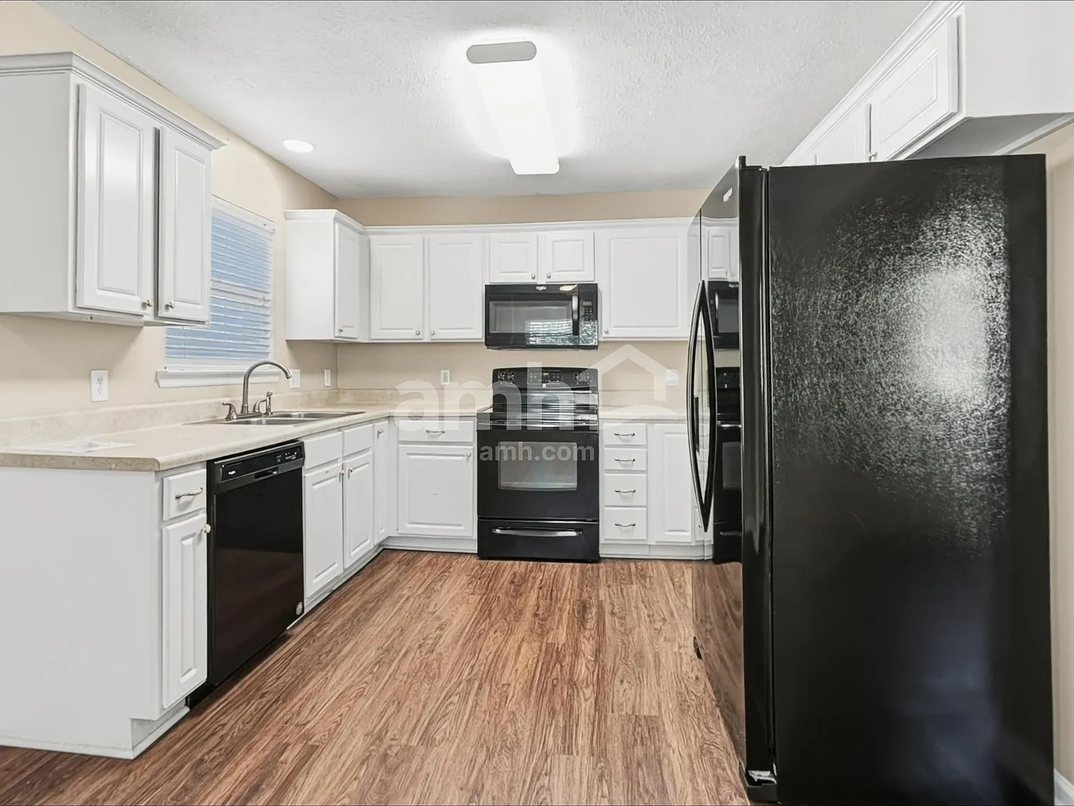 3 bed, 2.0 bath, 1650 sqft, $2,155 — Photo 4