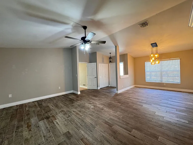 5619 Colonial Oaks Blvd — Photo 5