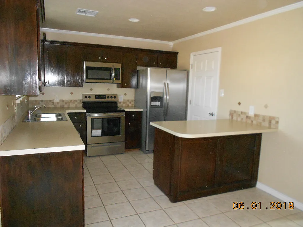 Building Photo - 4003 SW Mesquite Dr