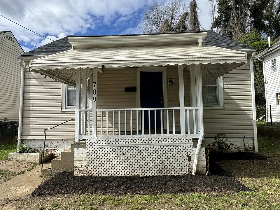 709 Jackson St