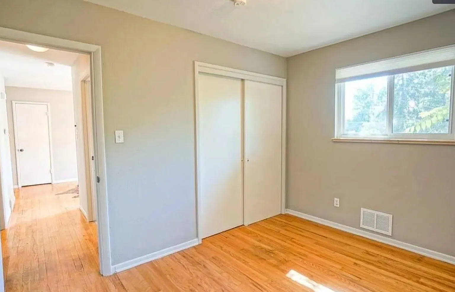 5 bed, 2014 sqft, $2,900 — Photo 3
