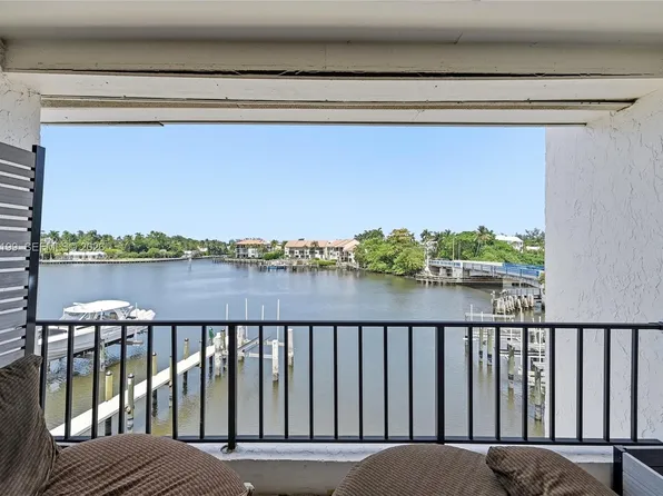 801 Palm Trl APT 10, Delray Beach, FL 33483