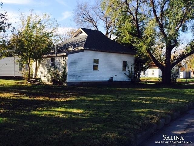 2nd image of 330 N Phillips Ave