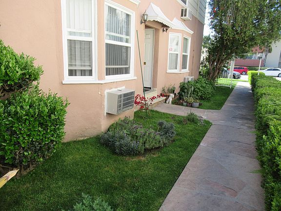 4th image of 11145 Camarillo St #45-1/4
