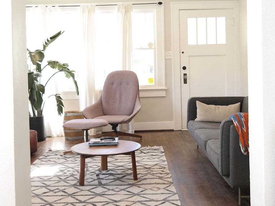 Dining looking to living room