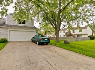 8 Buckingham Ln, Buffalo Grove, IL