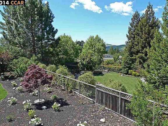 4th image of 376 Borica Dr