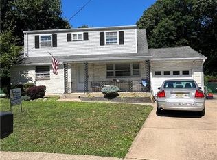 35 Madeline Ct, Helmetta, NJ 08828