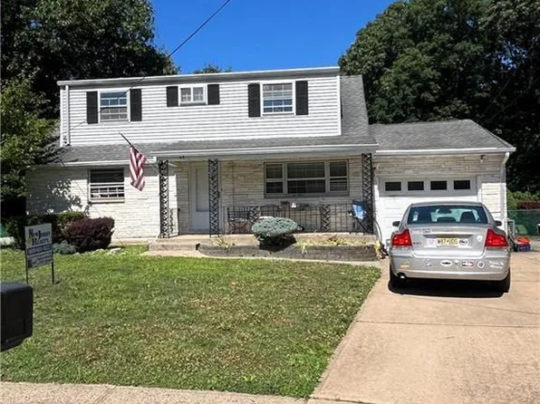 35 Madeline Ct, Helmetta, NJ 08828