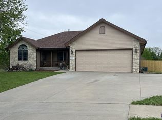 2220 NW 48th St, Topeka, KS 66618