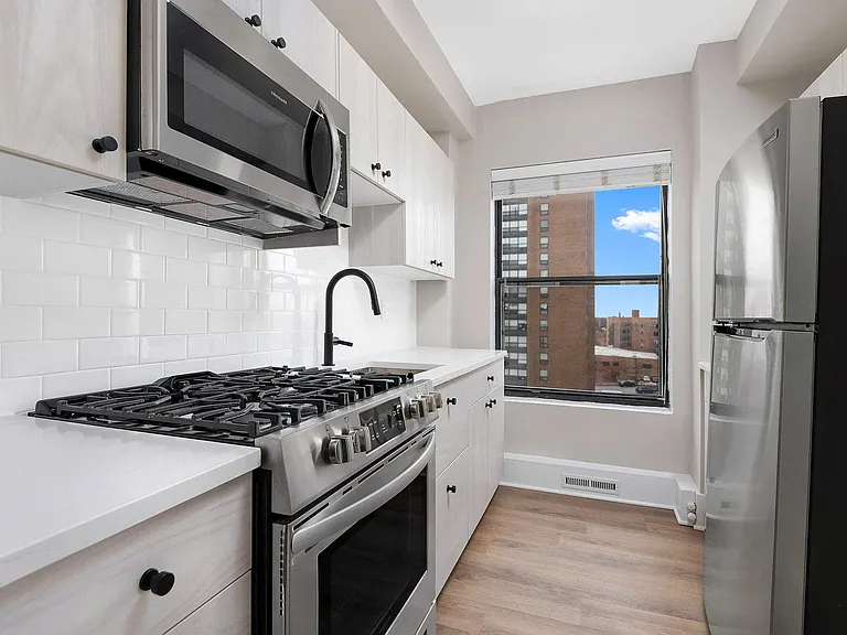 Reside on Clarendon — Photo 17