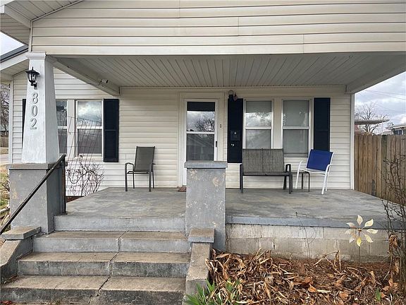 3rd image of 802 N Hobson Ave
