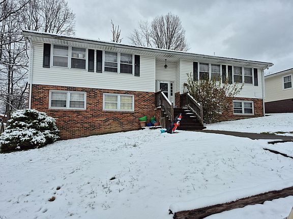 2nd image of 102 Oakwood St