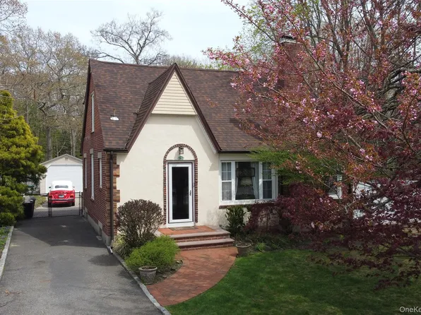 75 Oregon Avenue, Medford, NY 11763