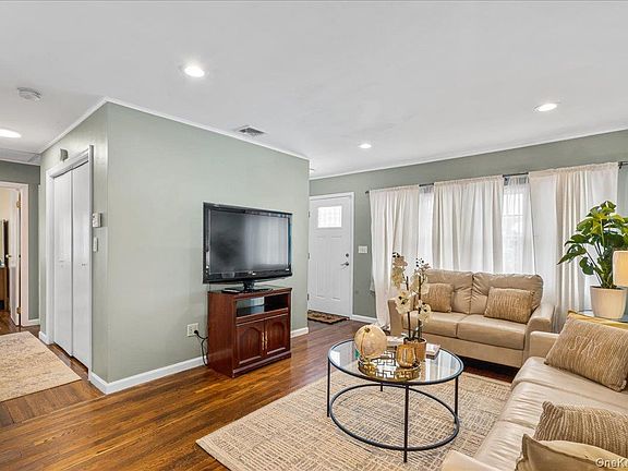 4th image of 18 Robert Drive