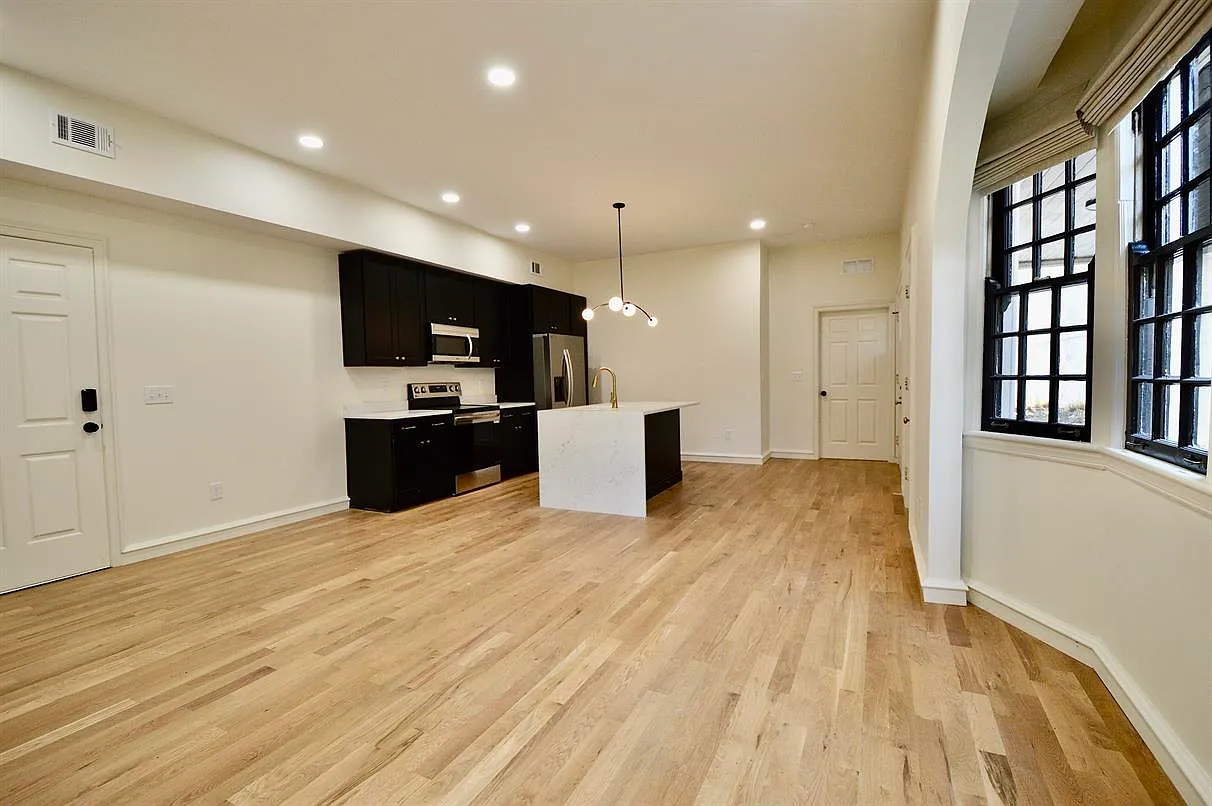 1005 Madison — Photo 1