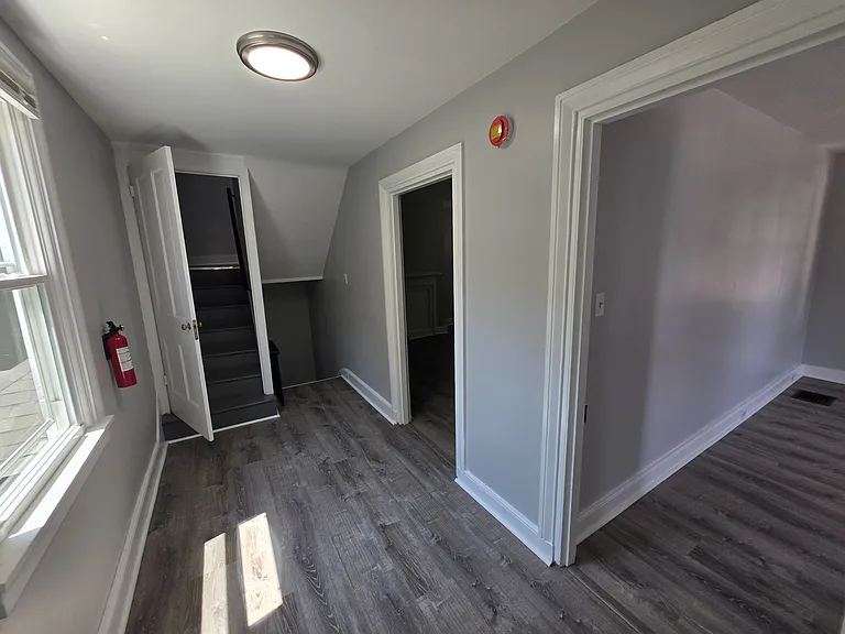 277 E Broadway — Photo 12