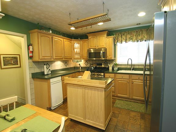 5th image of 1747 E Oak St
