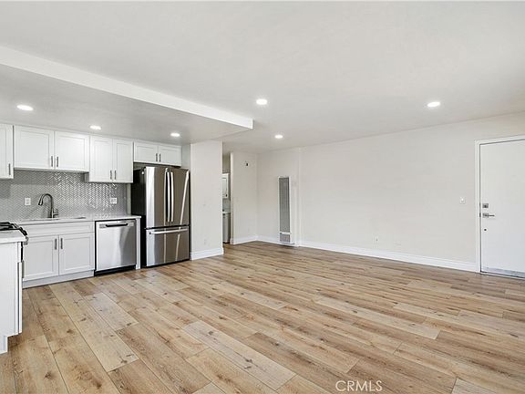 5th image of 4071 Melrose Ave APT 11