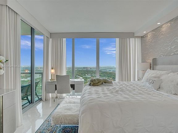 4th image of 601 NE 36th St APT 3206