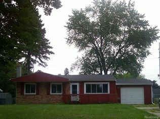 3293 Hammerberg Rd, Flint, MI 48507