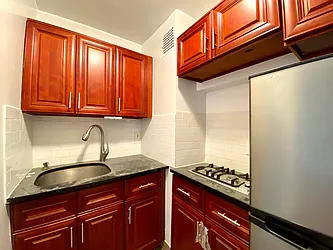Rented by R New York
