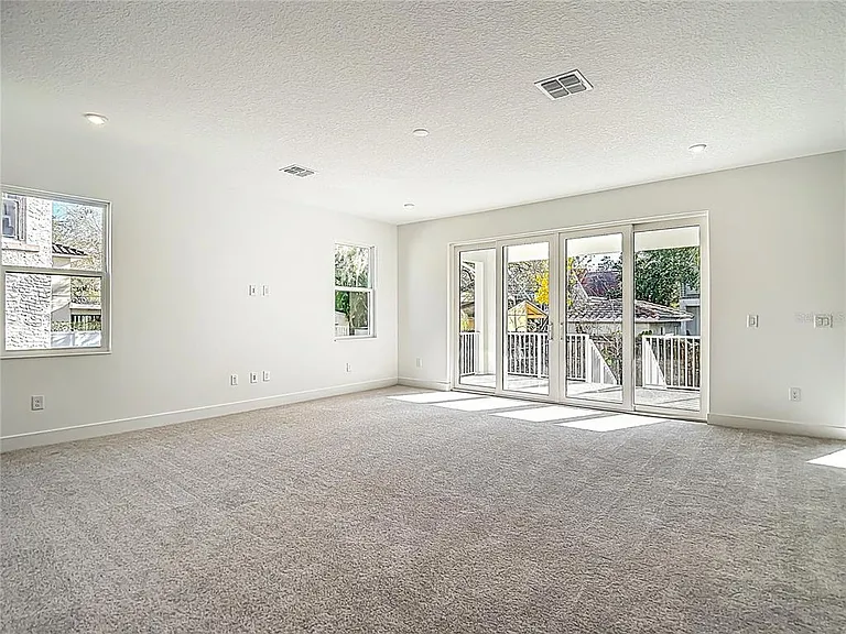 410 S West Shore Blvd — Photo 32