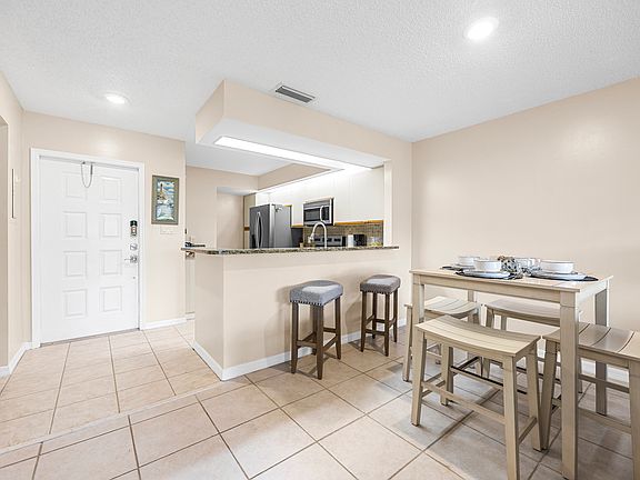 4th image of 1141 Country Club Dr #1012