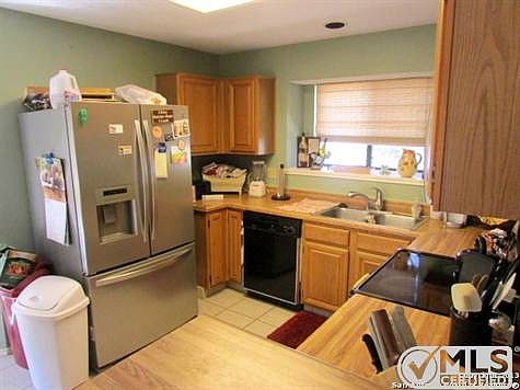 4th image of 868 Amberstone Dr