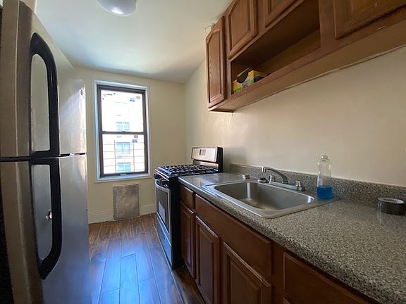 5th image of 250 Clarkson Ave APT 619