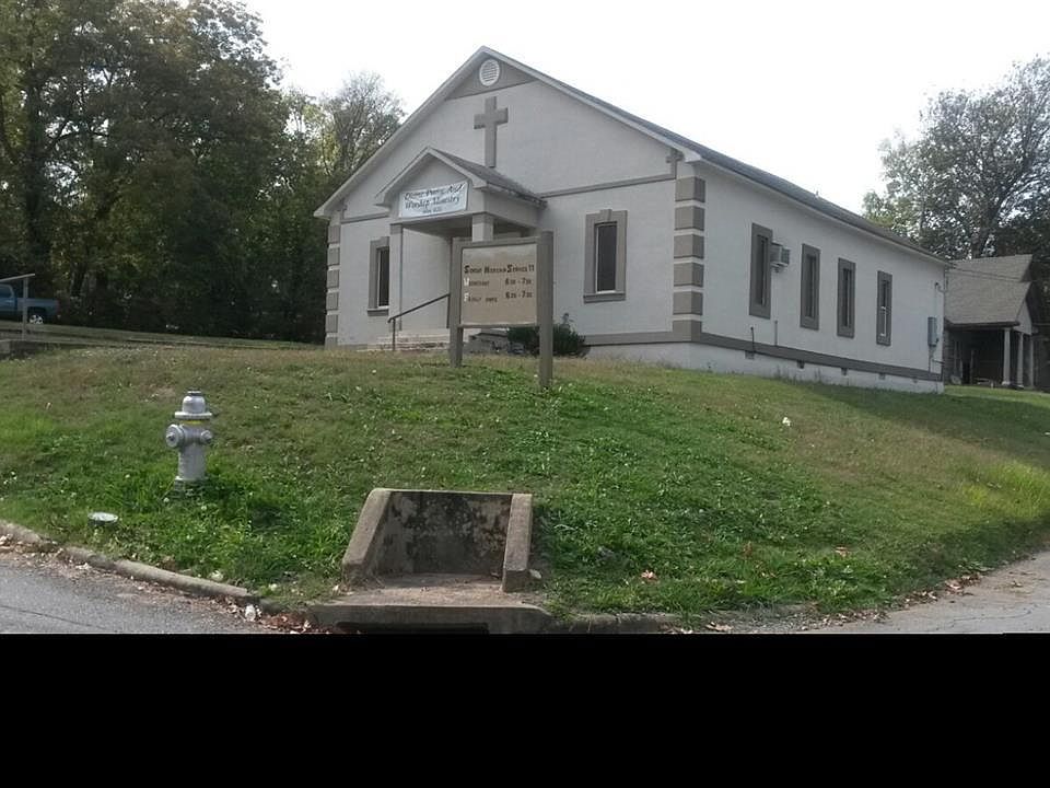 1st image of 1000 S Schiller St