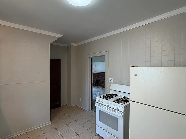324 W 28th St #1 — Photo 11