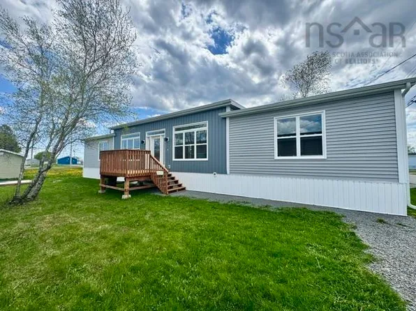 16 Christopher Ave, East Hants, NS B0N 1Z0