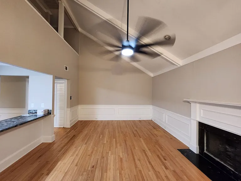 624 Crown Pointe Dr — Photo 3
