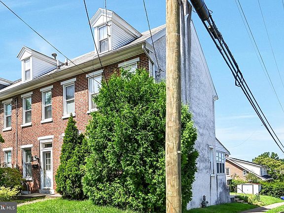 3rd image of 551 Spruce St