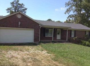 879 E Indian Stone Rd, Shepherdsvlle, KY 40165