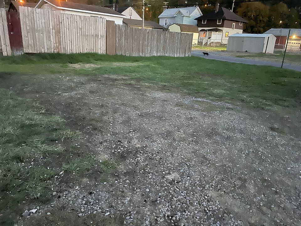 2nd image of 910 Bedford St #1