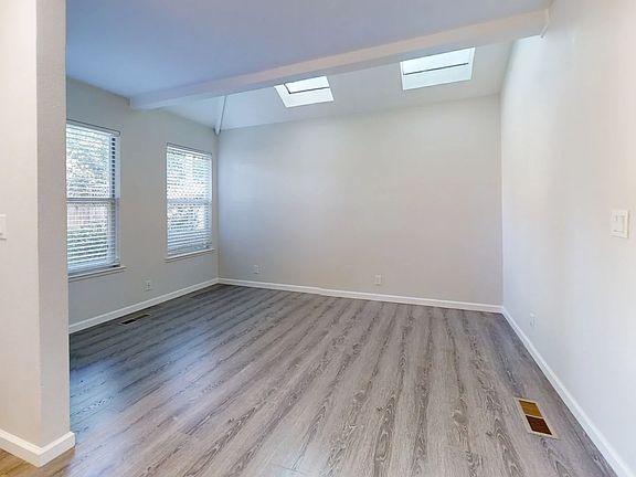 4th image of 420 North St #C
