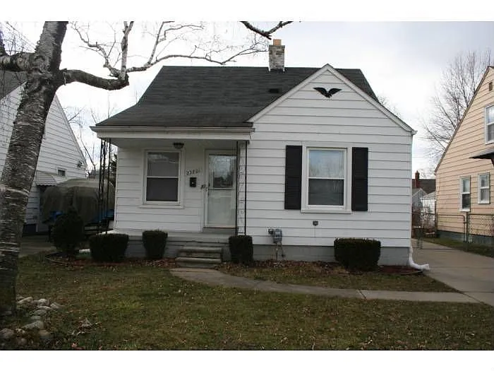 23801 Normandy Ave photo 1