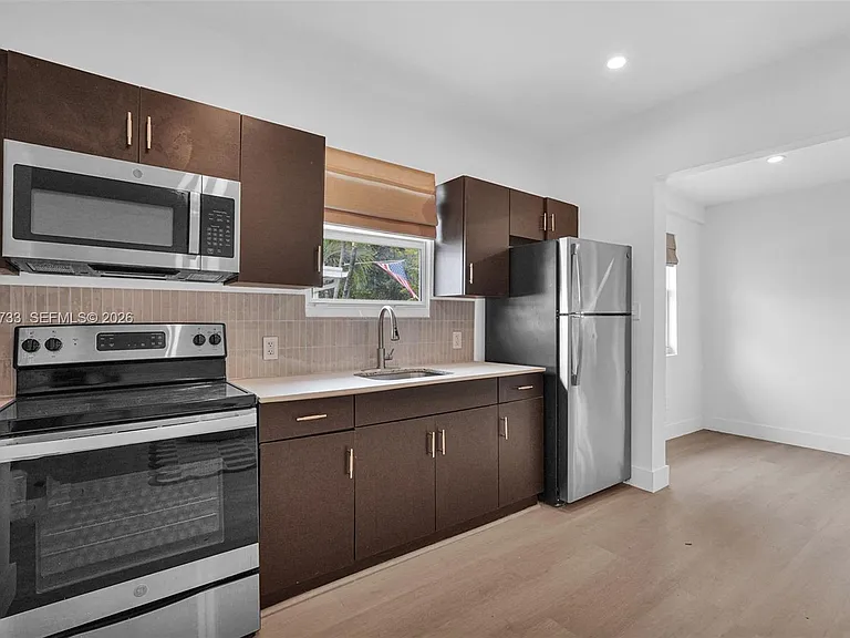 21 NE 48th St #2 — Photo 3