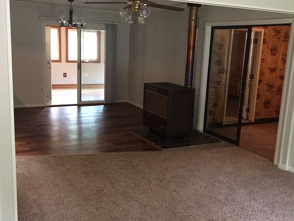 living room /dining area
