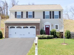 228 Long Ridge Dr, Coraopolis, PA 15108