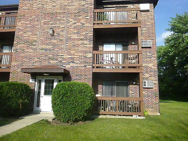 1st image of 1001 Spruce St APT 1B