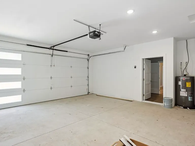 345 NW 4th St — Photo 11