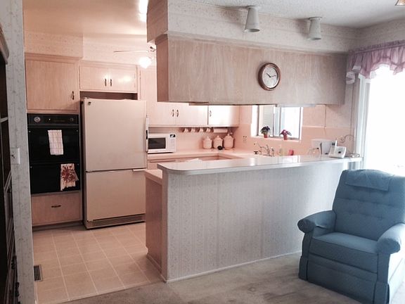 4th image of 2948 Santa Carlotta St
