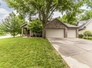 2139 W Royal Oak Dr, Springfield, MO 65810