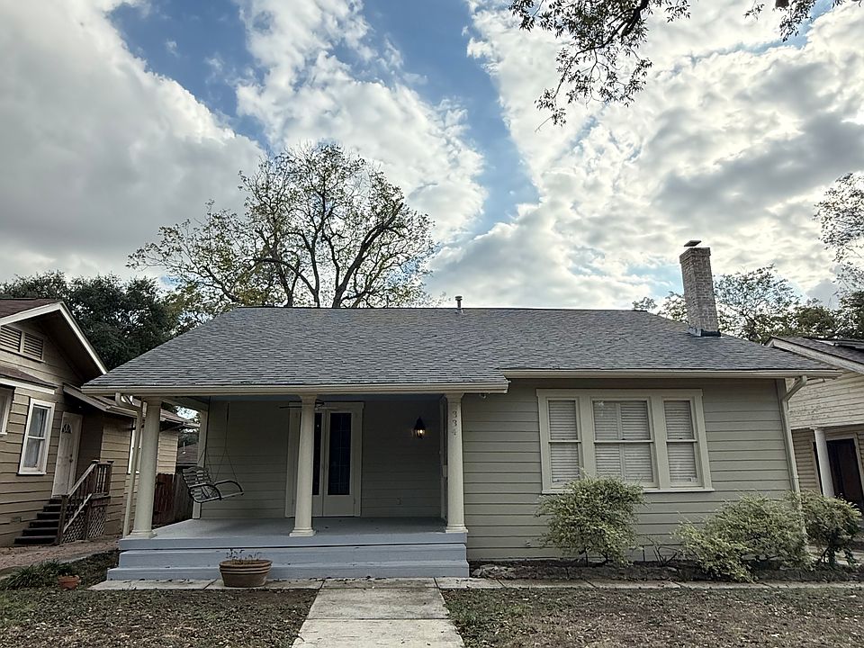 1st image of 334 W Gramercy Pl