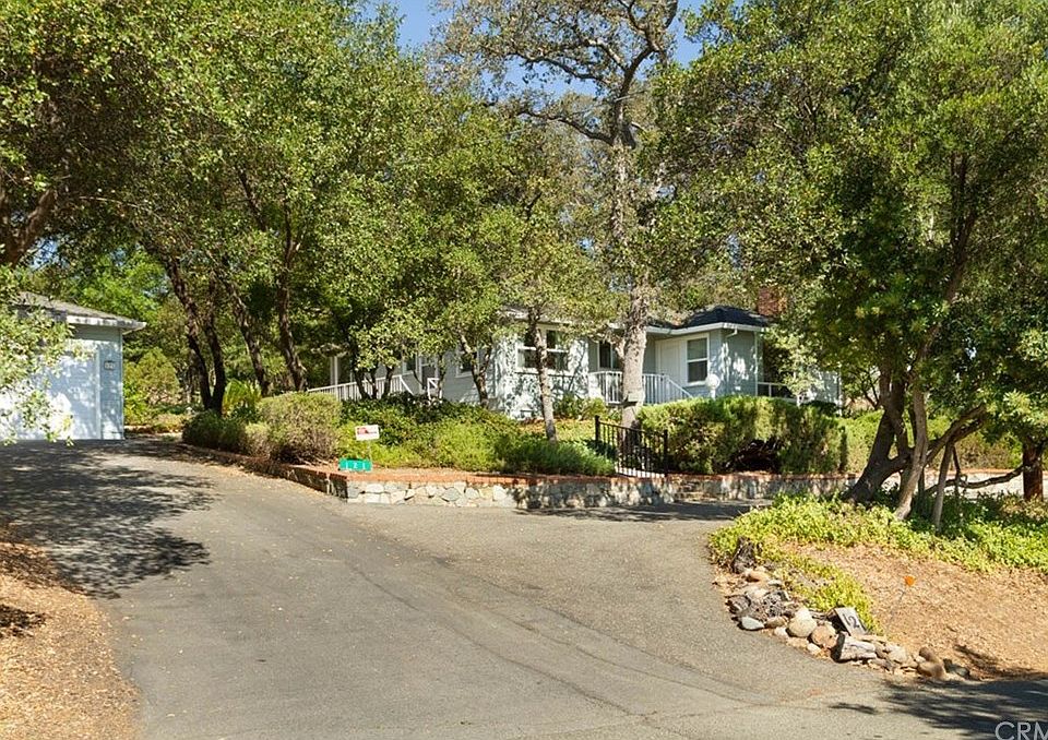 2nd image of 121 Acacia Ave