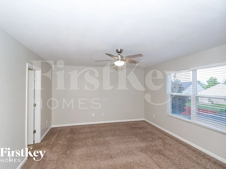 15490 Farmland Ct — Photo 10