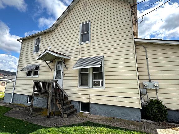 4th image of 1121 1st Ave